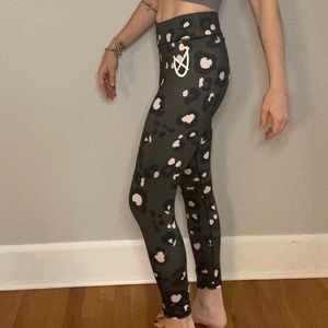 MINK PINK MOVES - Designer Legging size XS